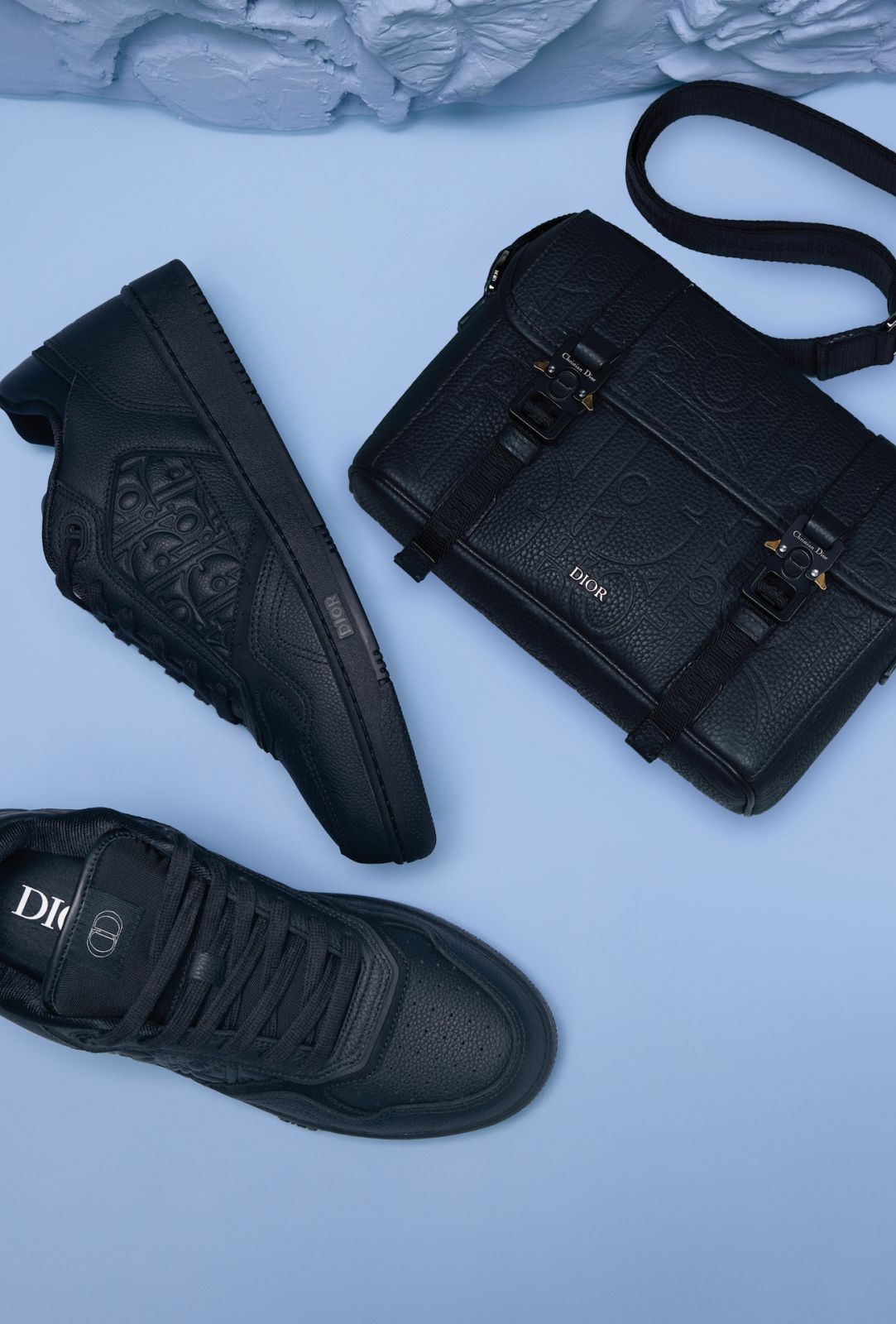 B27 sneaker and bag in black Dior Gravity leather