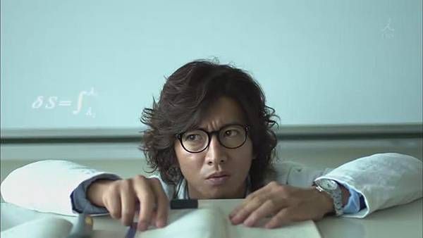 木村拓哉扮演學者,樣有說服力。(《安堂機械人》劇照)