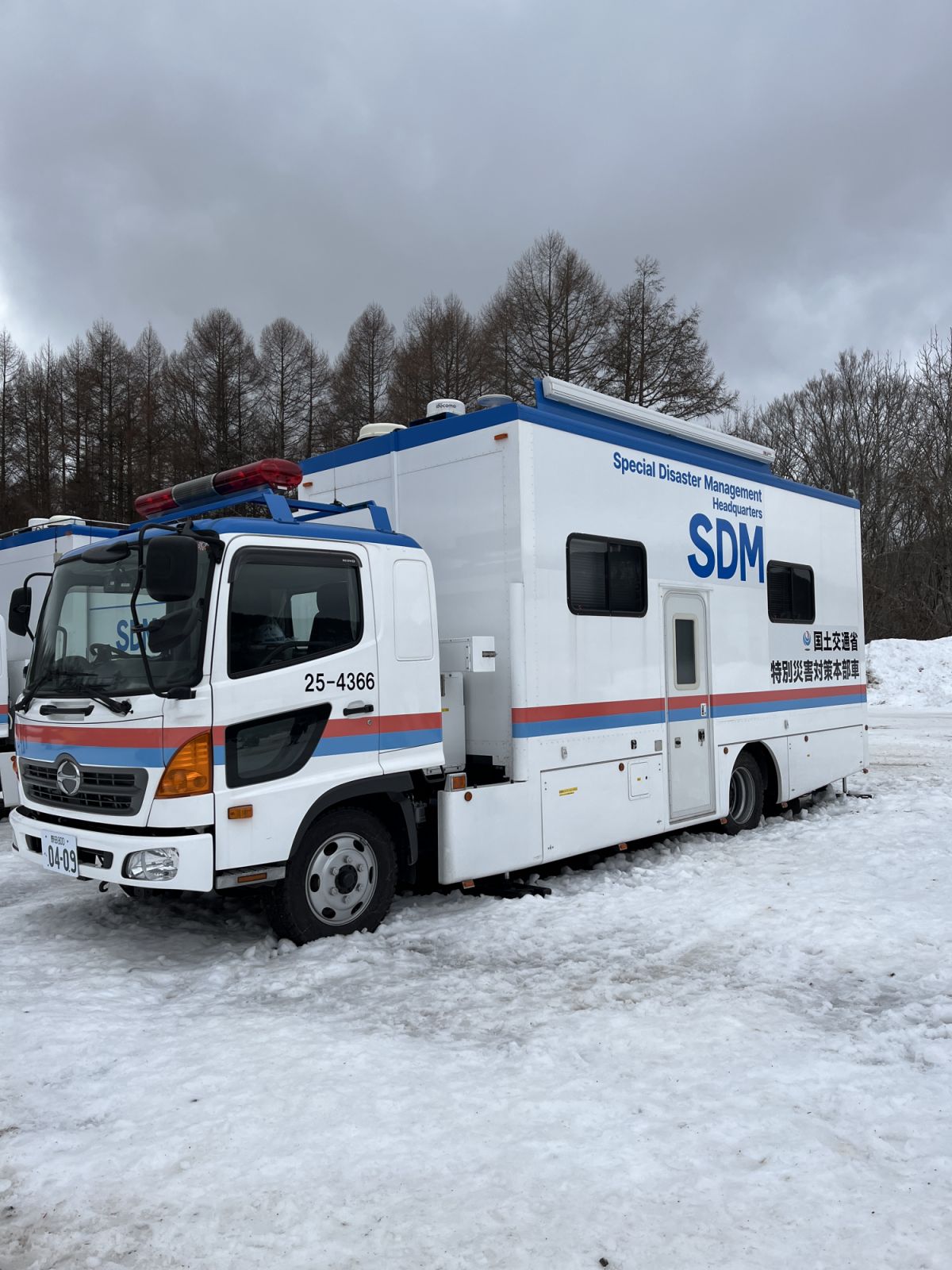 劇中作為SDM行動指揮基地的車輛是由日本國土交通省所提供,是真正在災害現場指揮時所會使用的車輛。(Photo: X @bluemoment_cx)