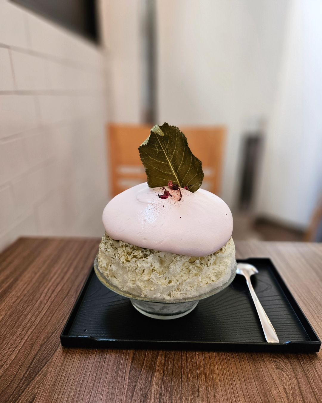 Specialty kakigori from Sakanoue Café, opening on May 1 (Photo: Instagram / @noririnami)