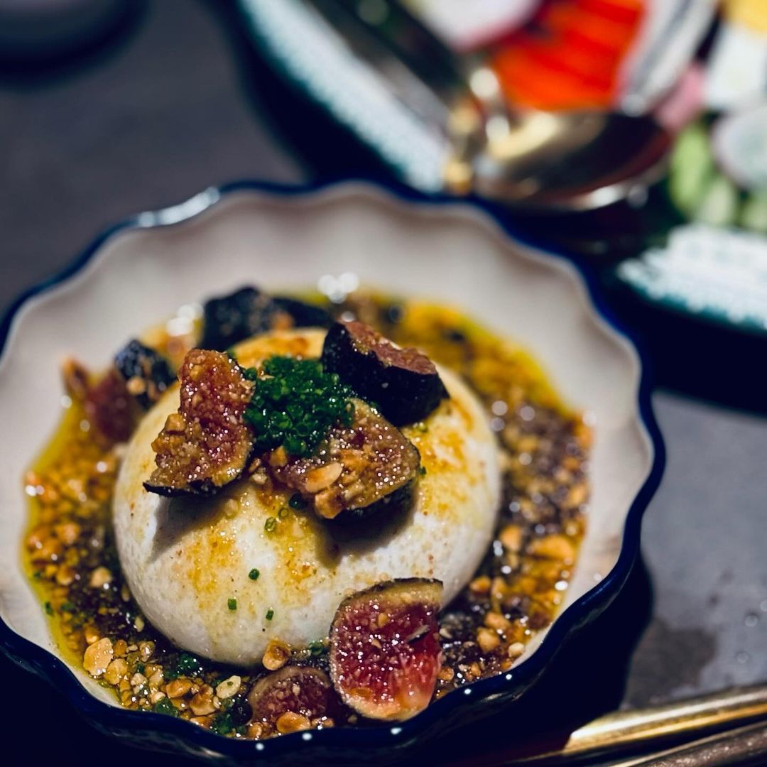 Burrata with figs and hazelnuts (Photo: Instagram / @diva.eats)