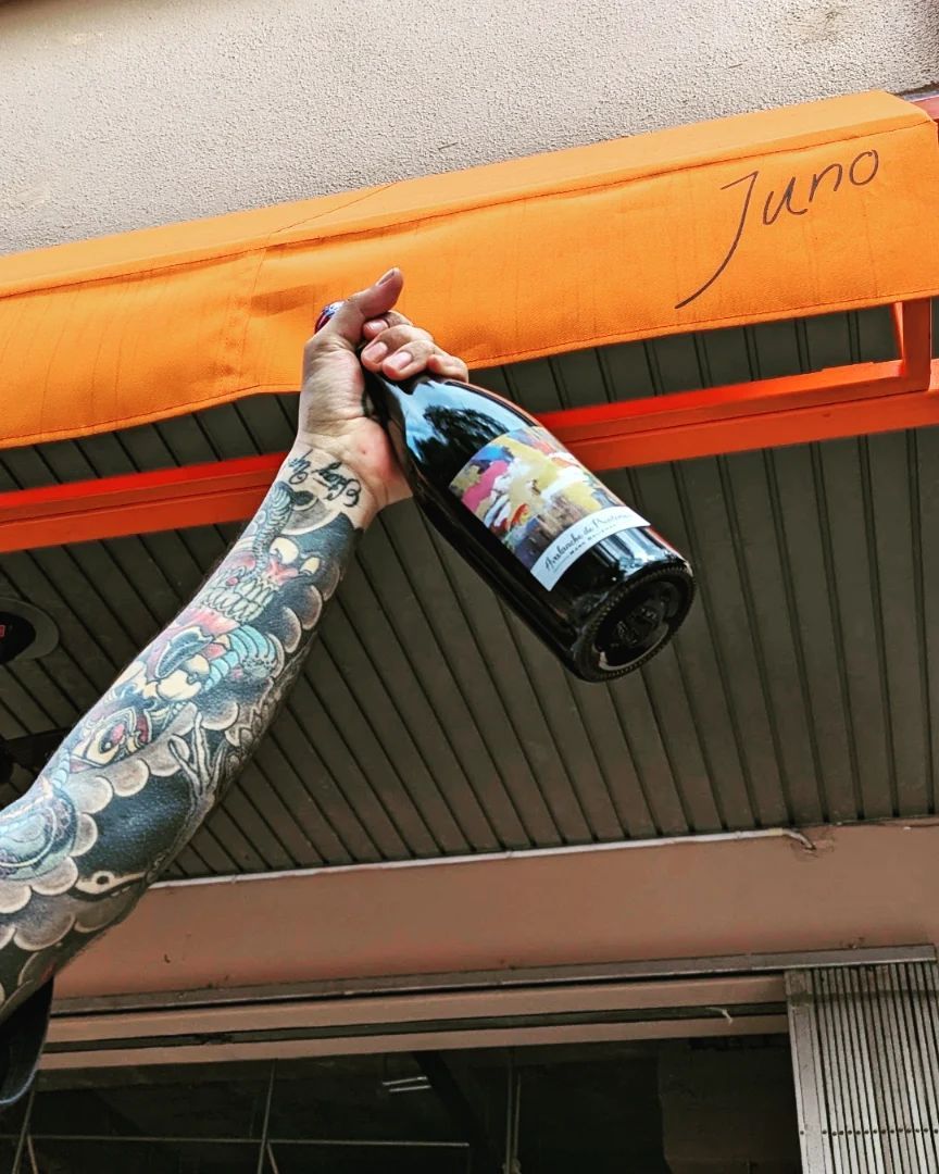 A bottle of wine from Juno (Photo: Instagram / @junobangsar)