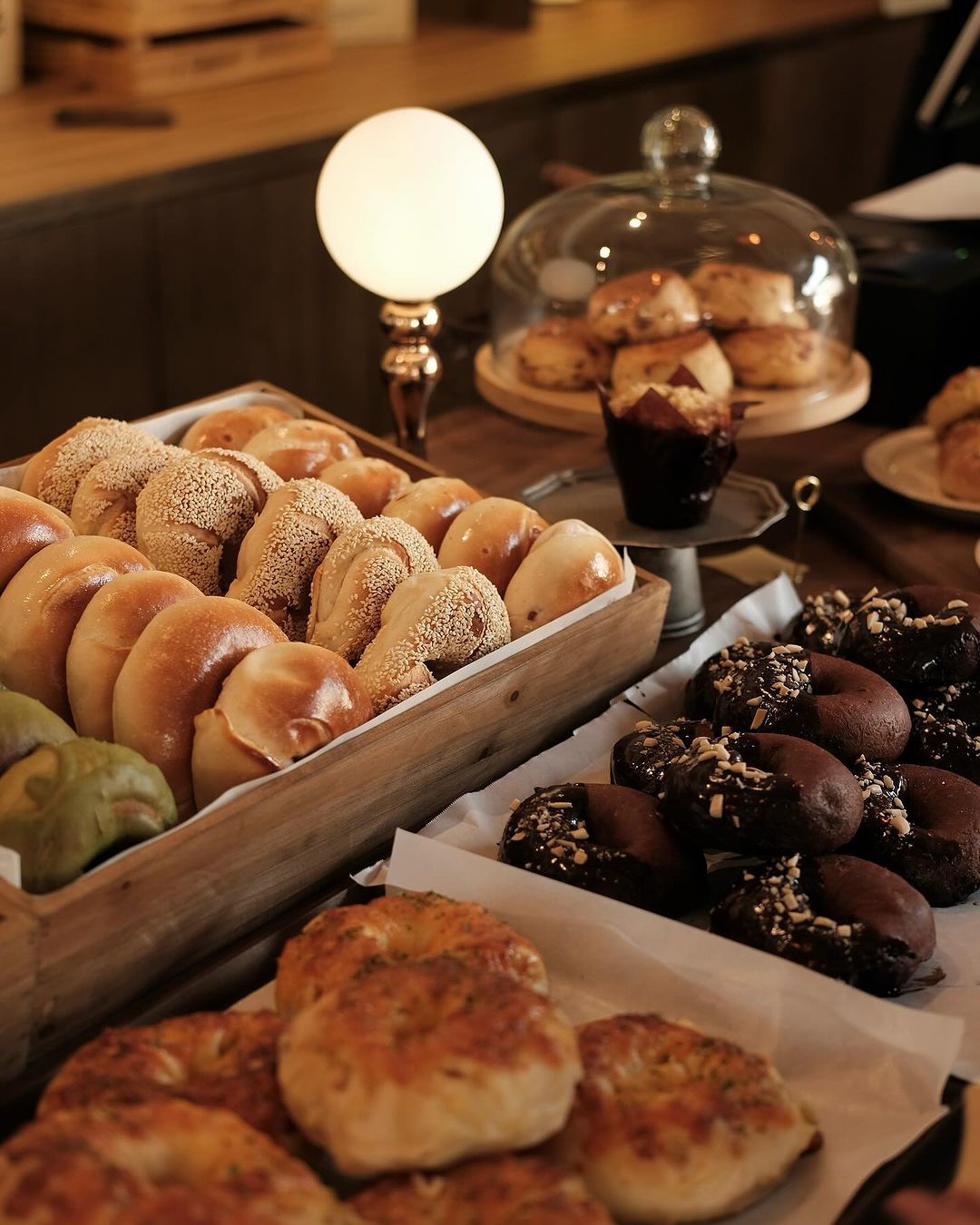 Bagels on display at Grumpy Bagels (Photo: Instagram / @grumpybagels)