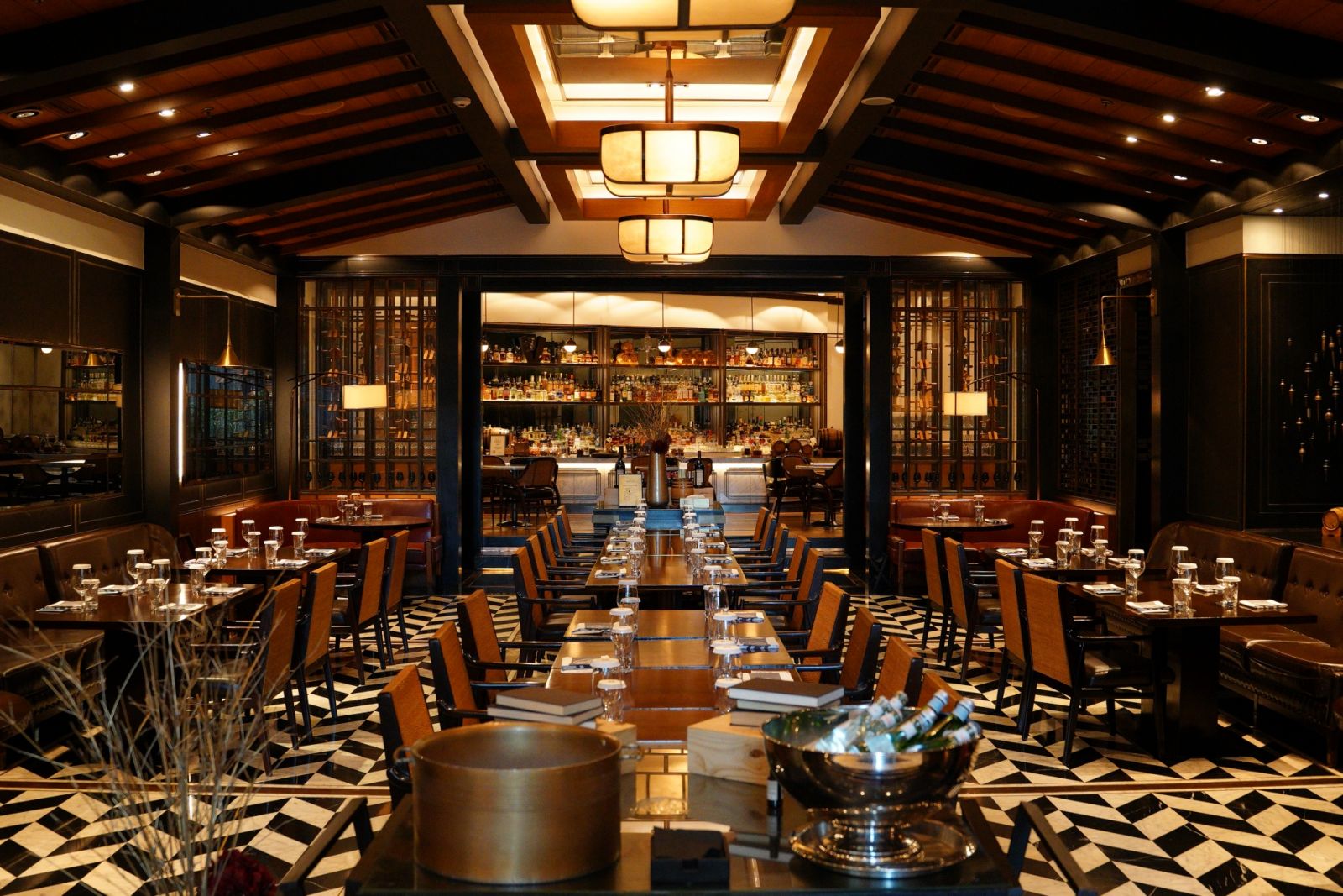 Setting the scene: these restaurants have the best mood lighting in Metro Manila | Photo: Raging Bull
