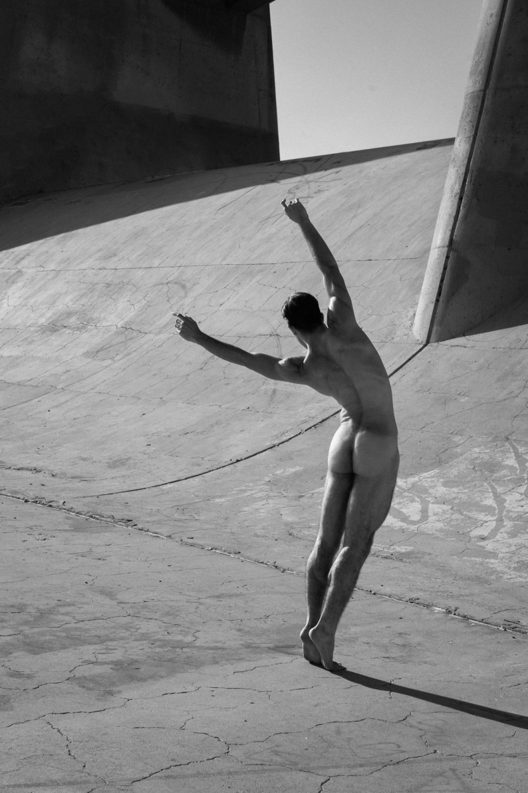 Mayo, J. - Curves and Shadows-min