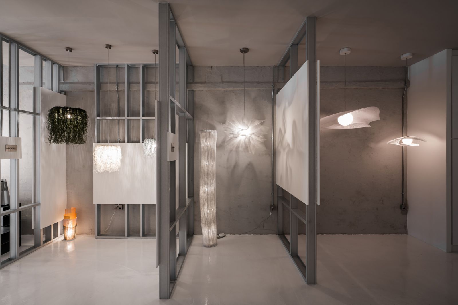 The Ge03 floor lamp and the Fl04 pendant by A-Emotional Light