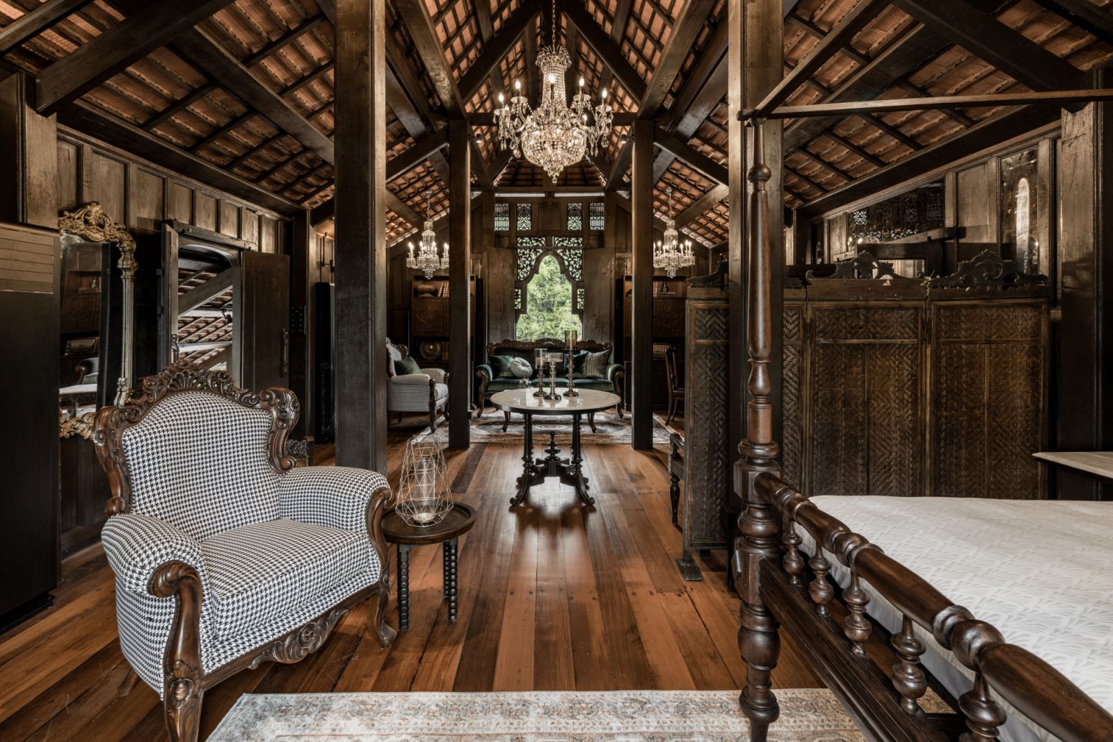 High ceilings and cross ventilation