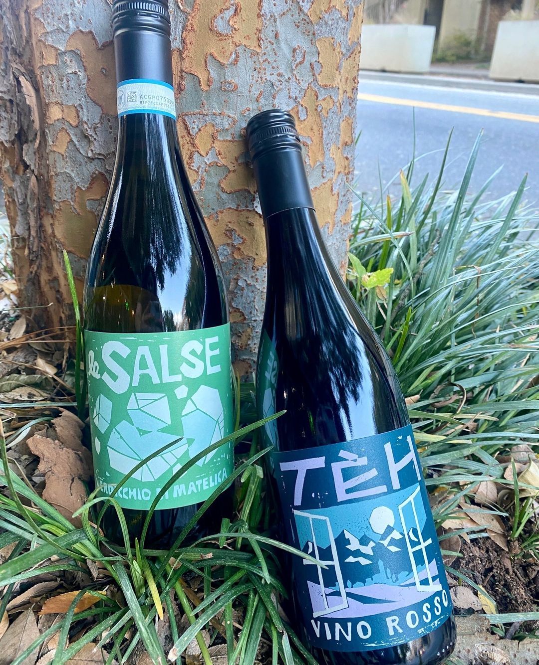 Bottles or organic and low intervention wine (Photo: Instagram / @3sparkswine)