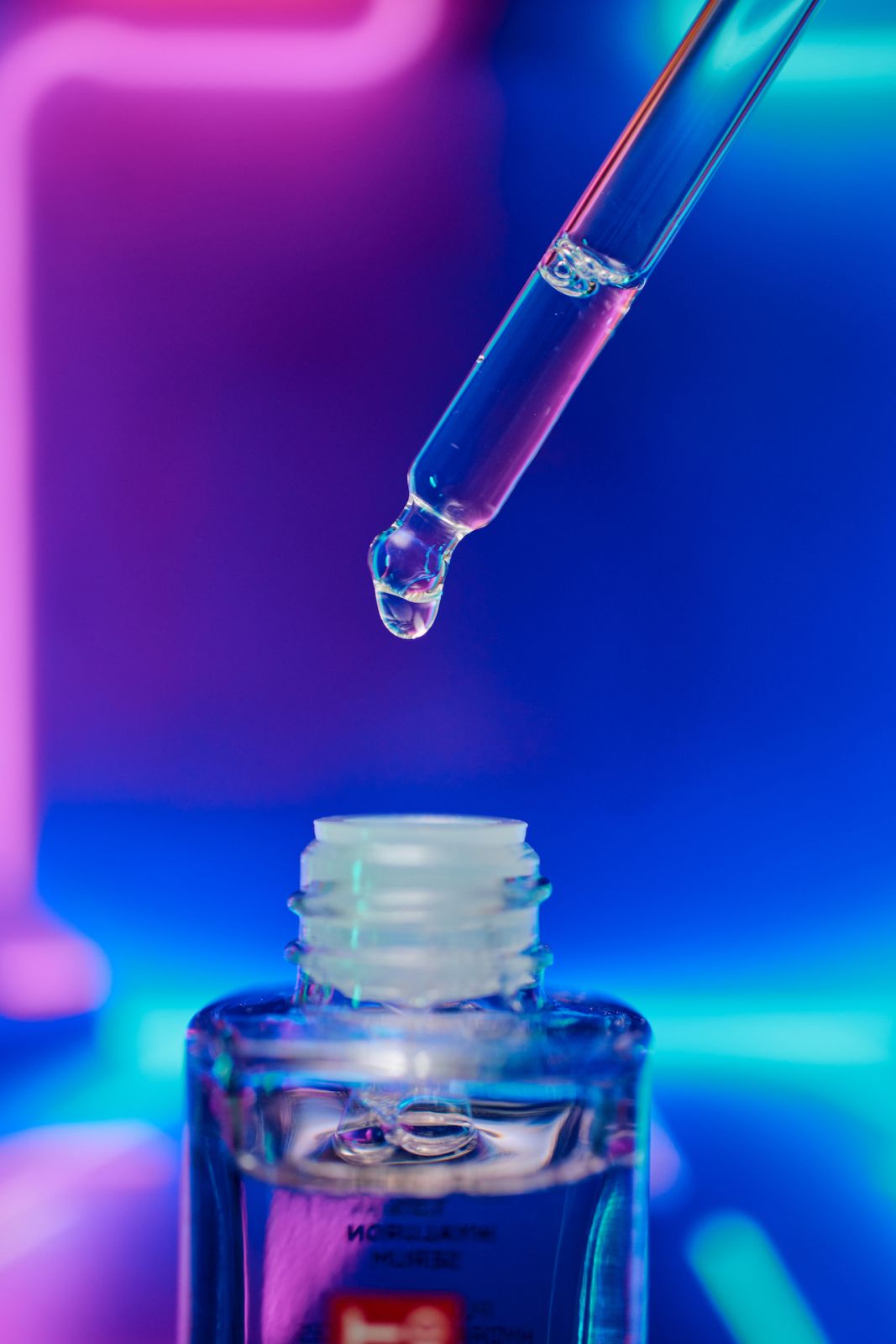 The Revitalift Hyaluronic Acid 1.5% Face Serum uses three kinds of hyaluronic acid to increase skin surface moisture