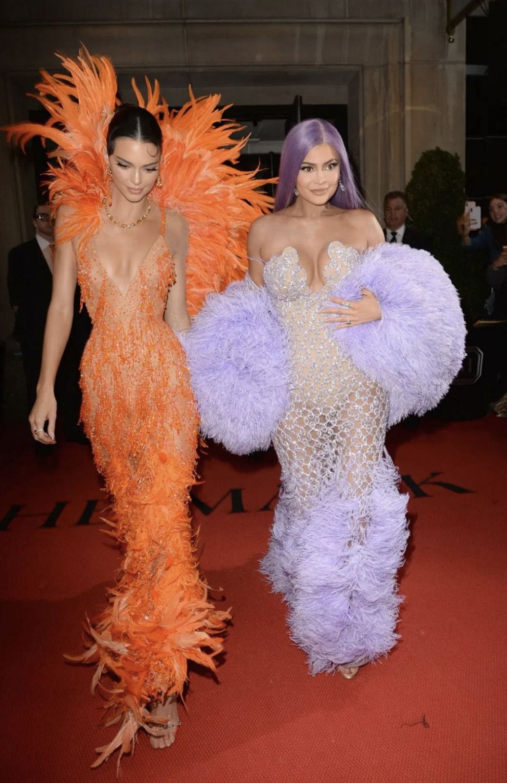 Kendall and Kylie Jenner leaving the x to attend the Met Gala (Photo: Getty Images)
