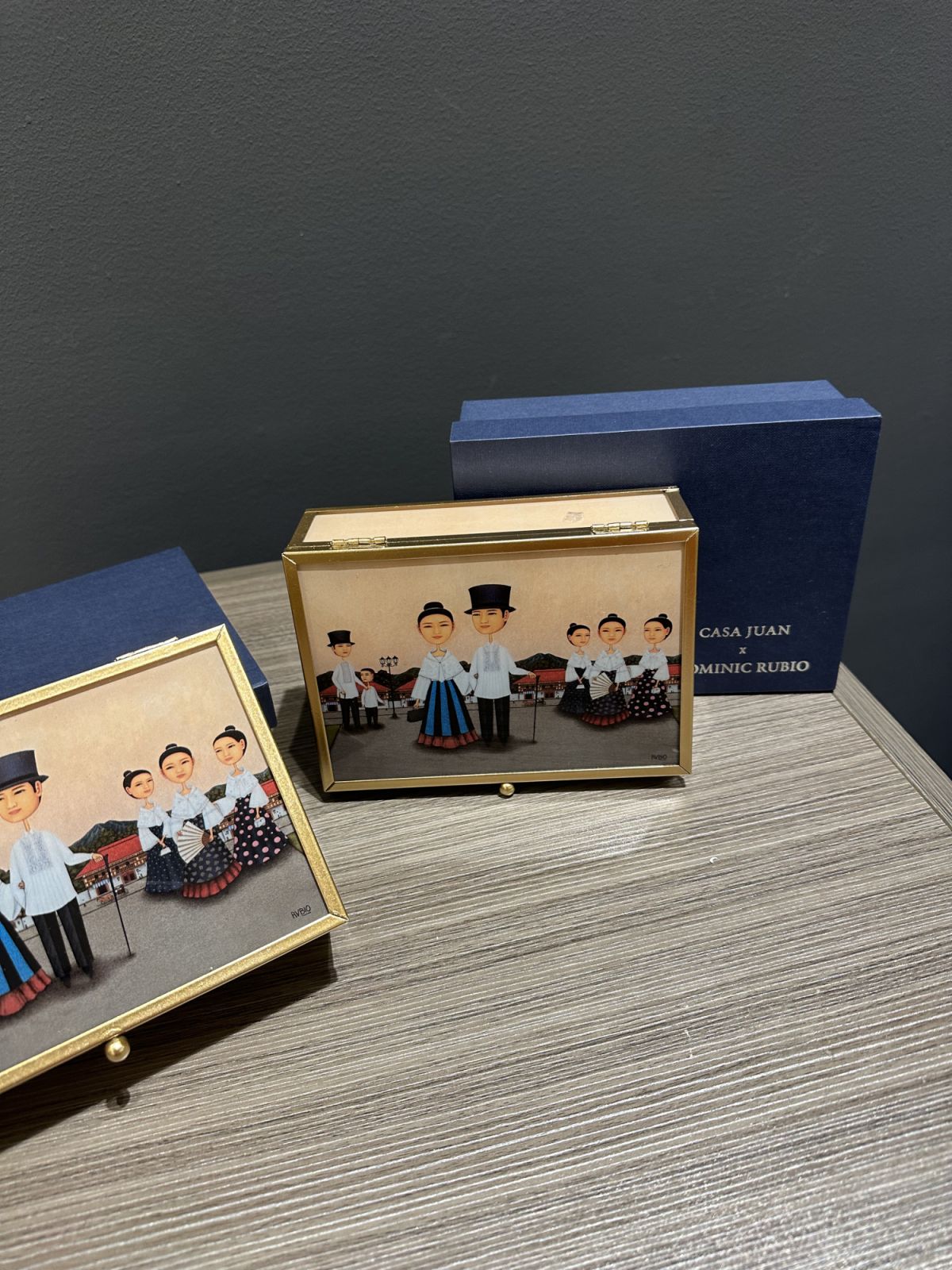 'Sol Dorado' depicted on a jewellery box