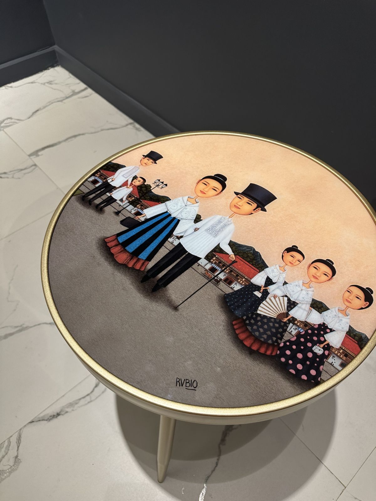 'Sol Dorado' depicted on a side table