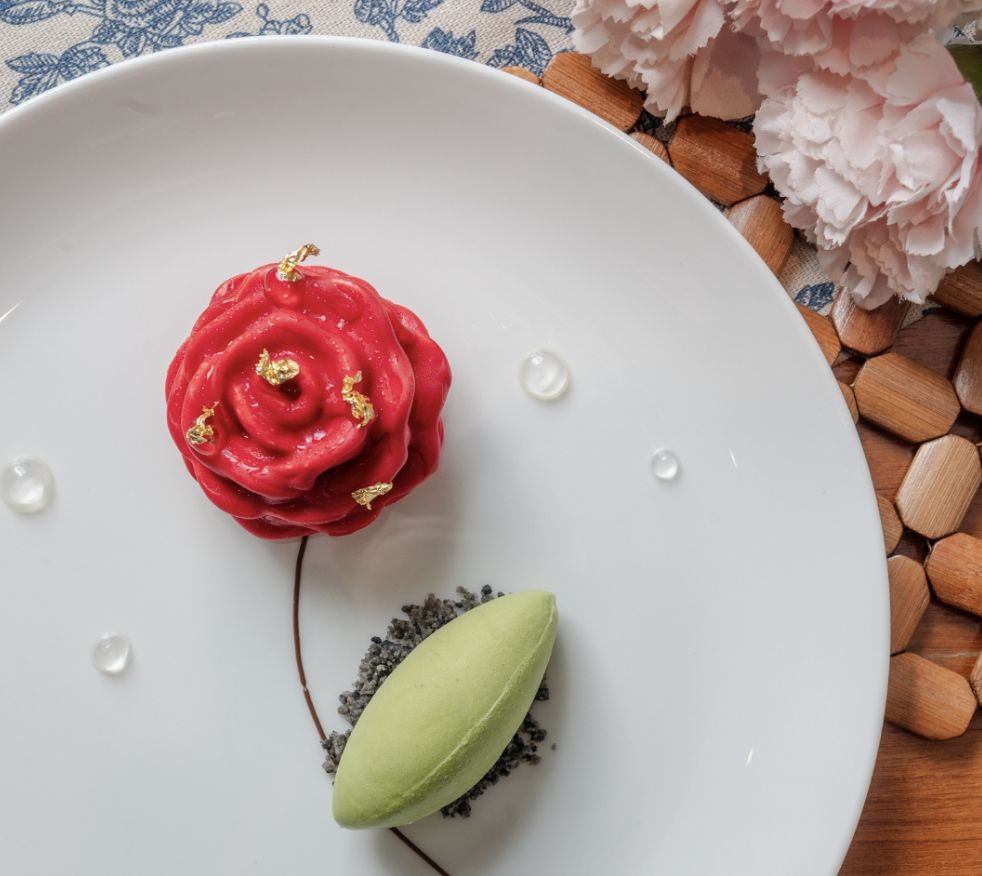 An exclusive rose-shaped dessert (Photo: Nobu Kuala Lumpur)
