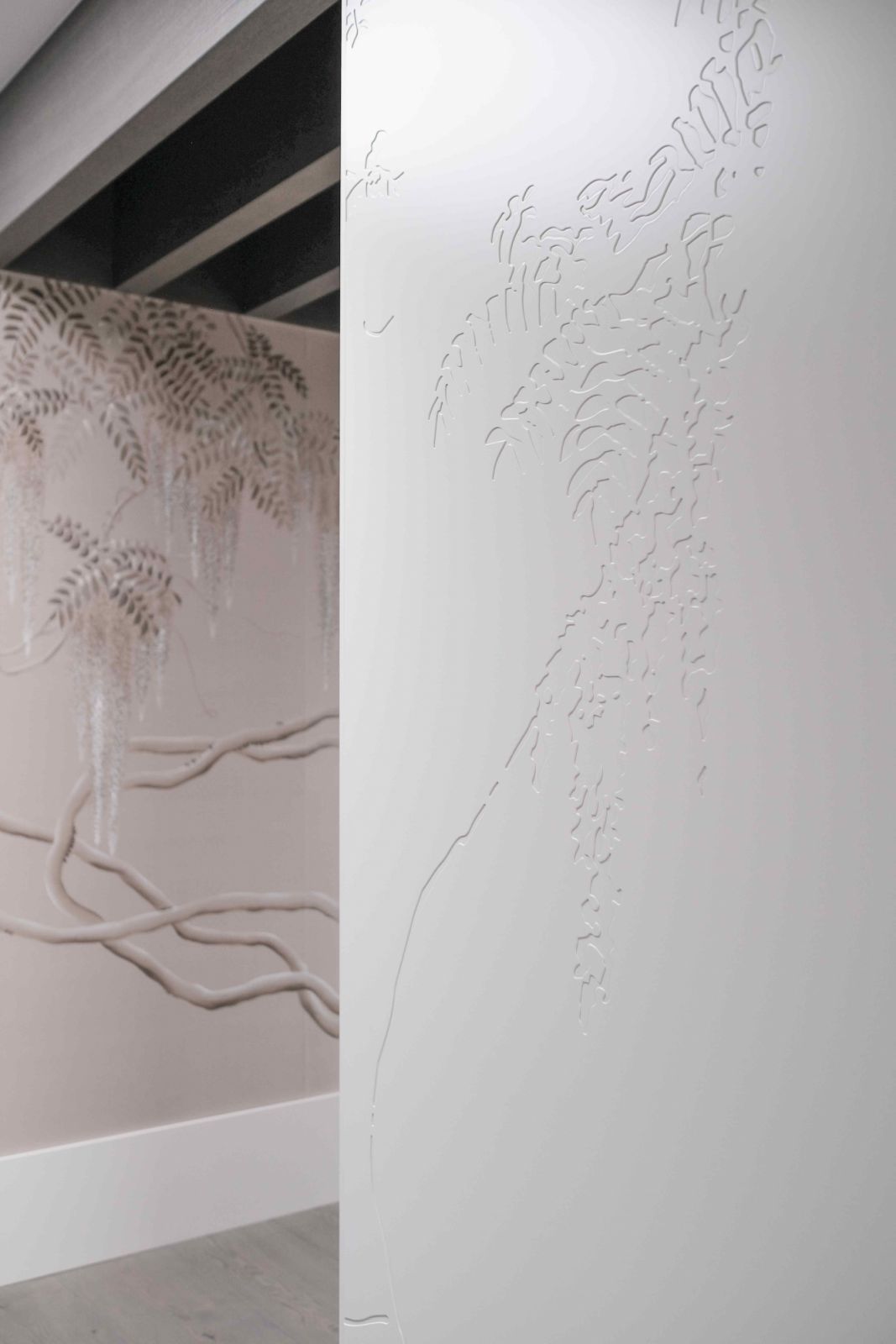 Floral elements introduced through wallpapers and carvings