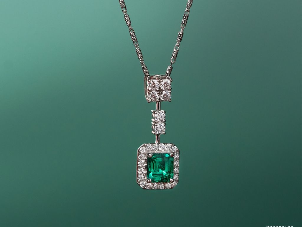 Le Lumiere’s 'Emerald Majesty' diamond pendant