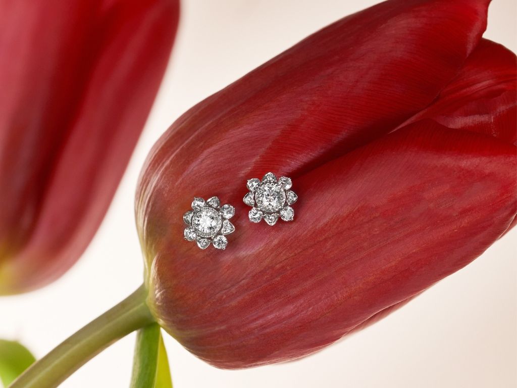Le Lumiere’s ‘Floral Finesse’ earrings
