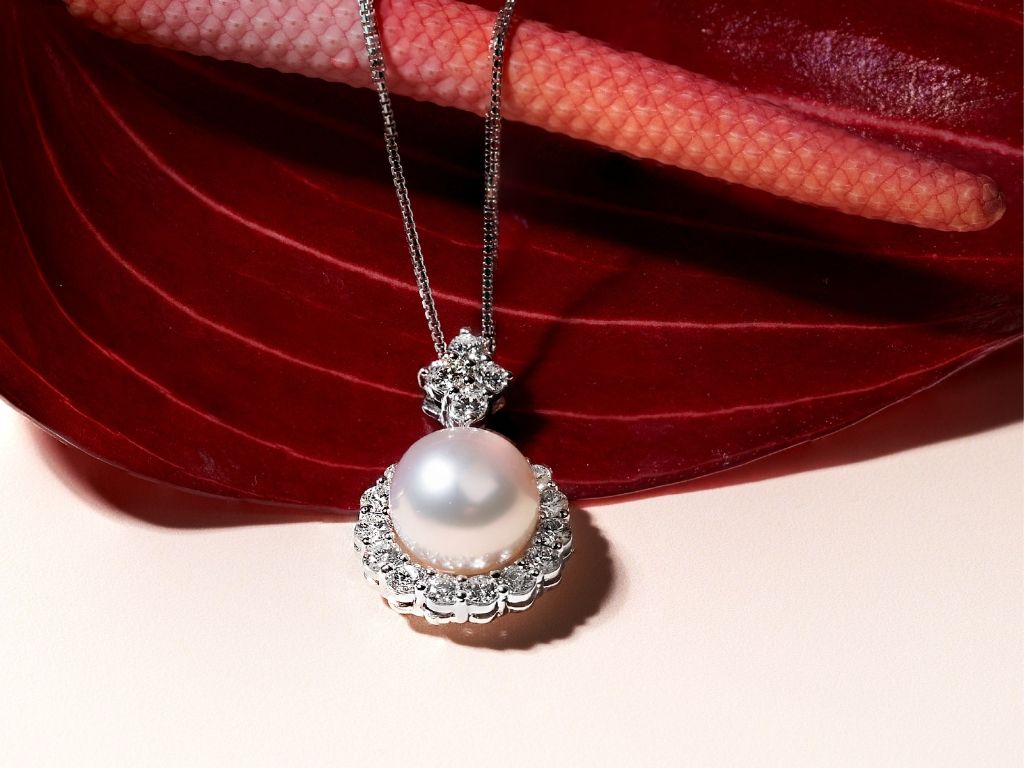 Le Lumiere’s ‘Du Soleil’ diamond and pearl pendant