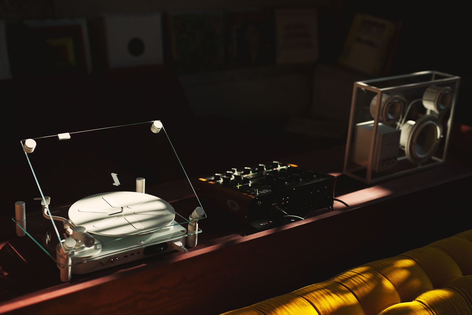 ลำโพง Transparent และ เครื่องเล่นแผ่นเสียง Transparent Turntable White (ภาพ: Transparent)
