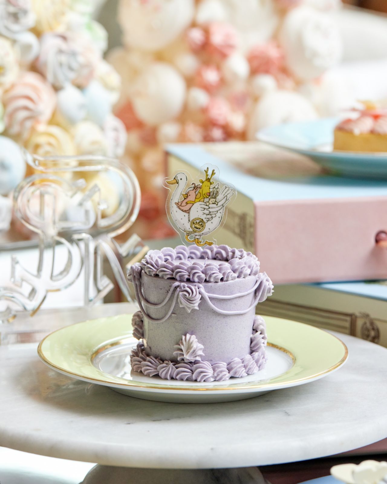 Butter cake topped with an Atelier Choux motif