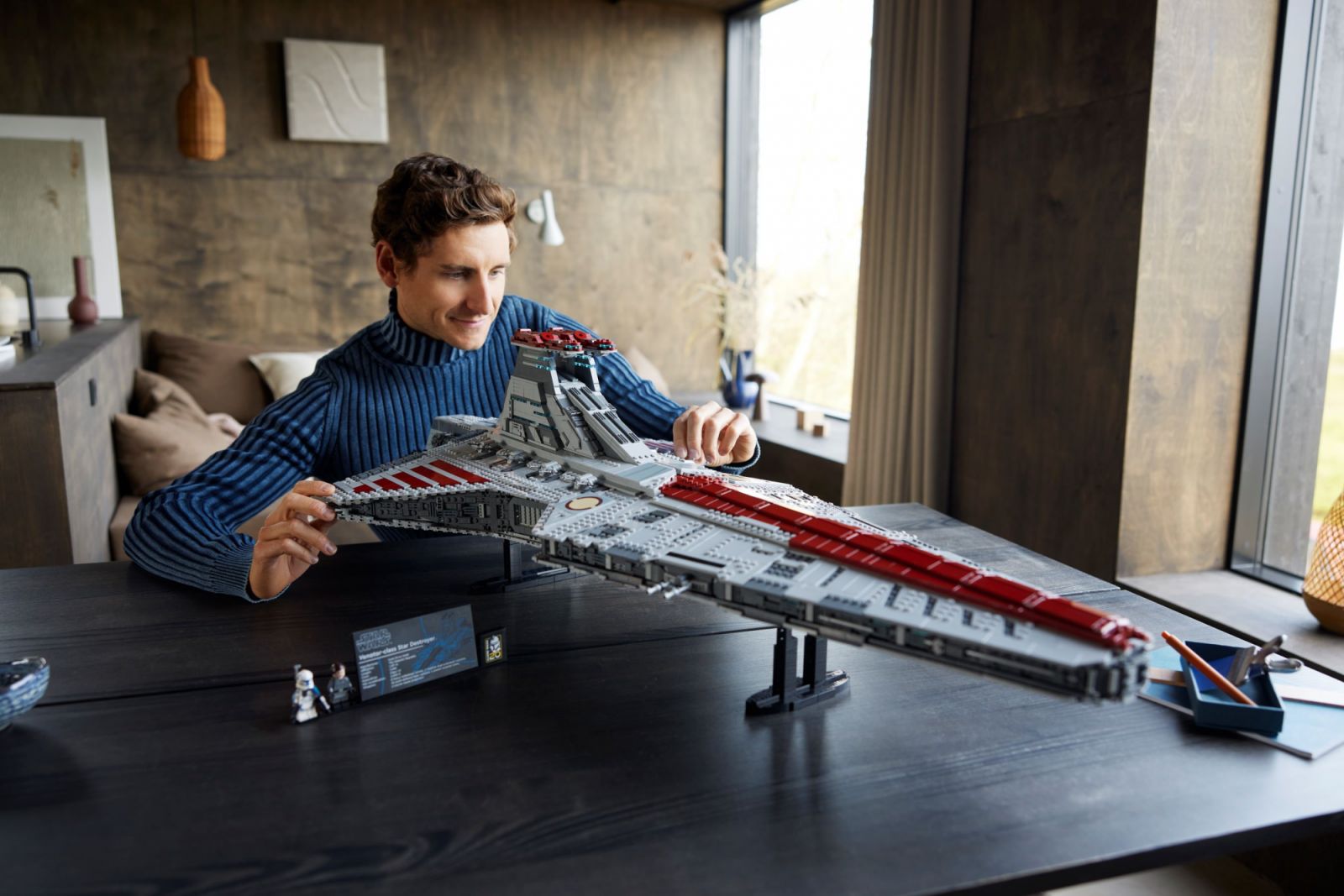 The 5,374-piece set spans an impressive length of over 109cm