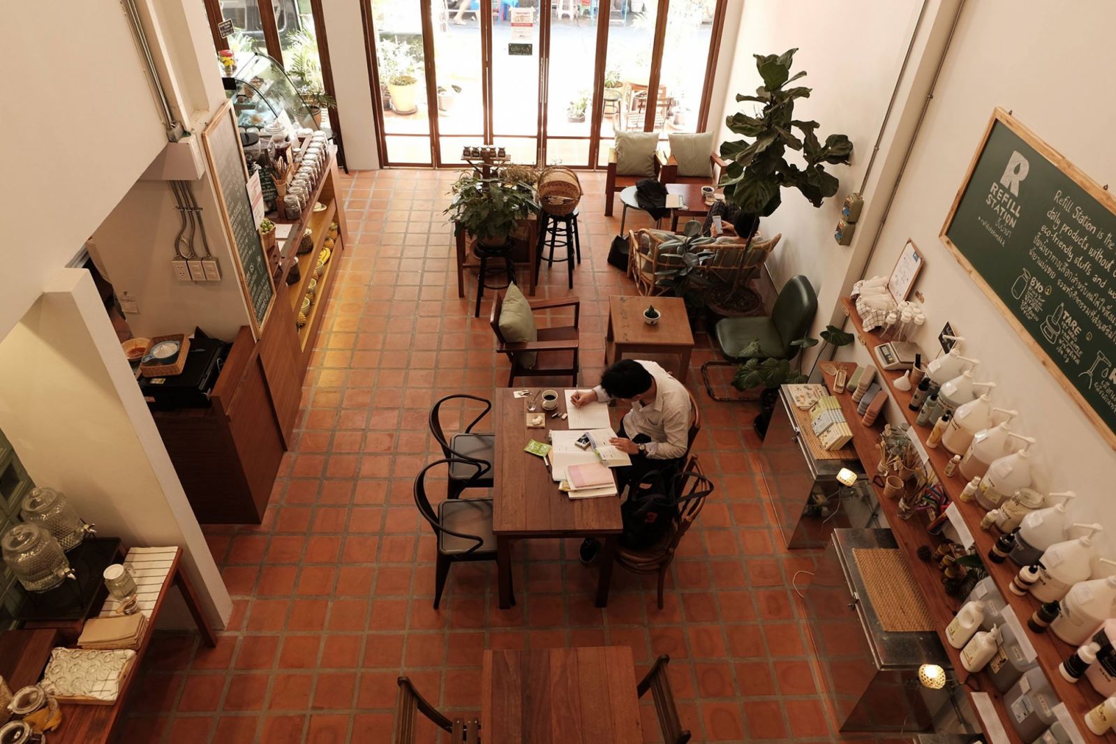 Better Moon Guesthouse & Café X Refill Station