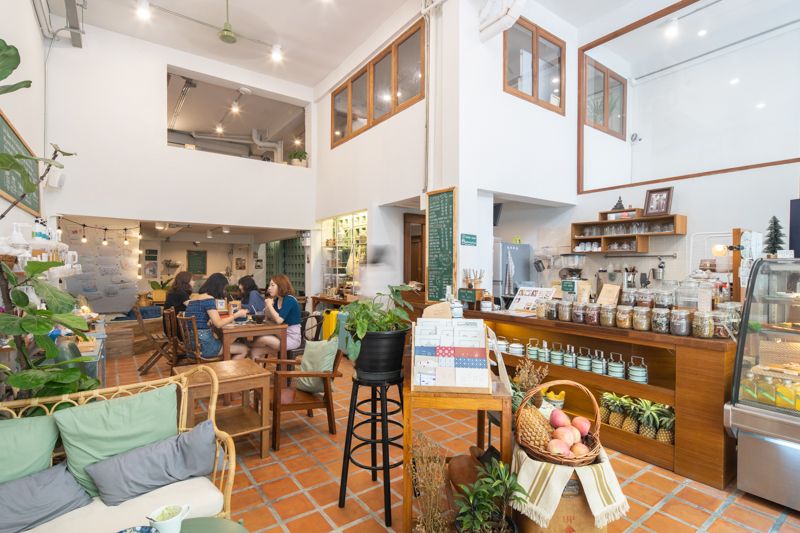 Better Moon Guesthouse & Café X Refill Station