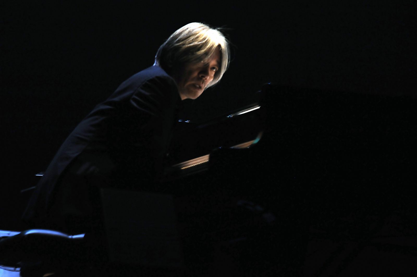 MILAN, ITALY - NOVEMBER 05: Japanese musician Ryuichi Sakamoto performs at Arcimboldi's theater on November 5, 2009 in Milan, Italy. (Photo by Morena Brengola/Getty Images)