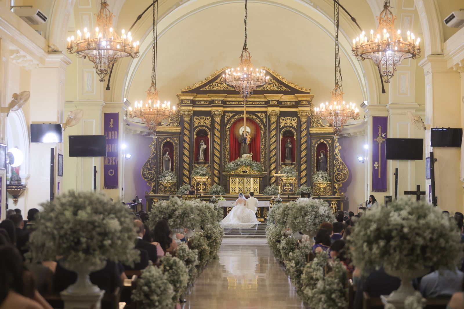 The couple exchanged their vows at Santuario de San Antonio