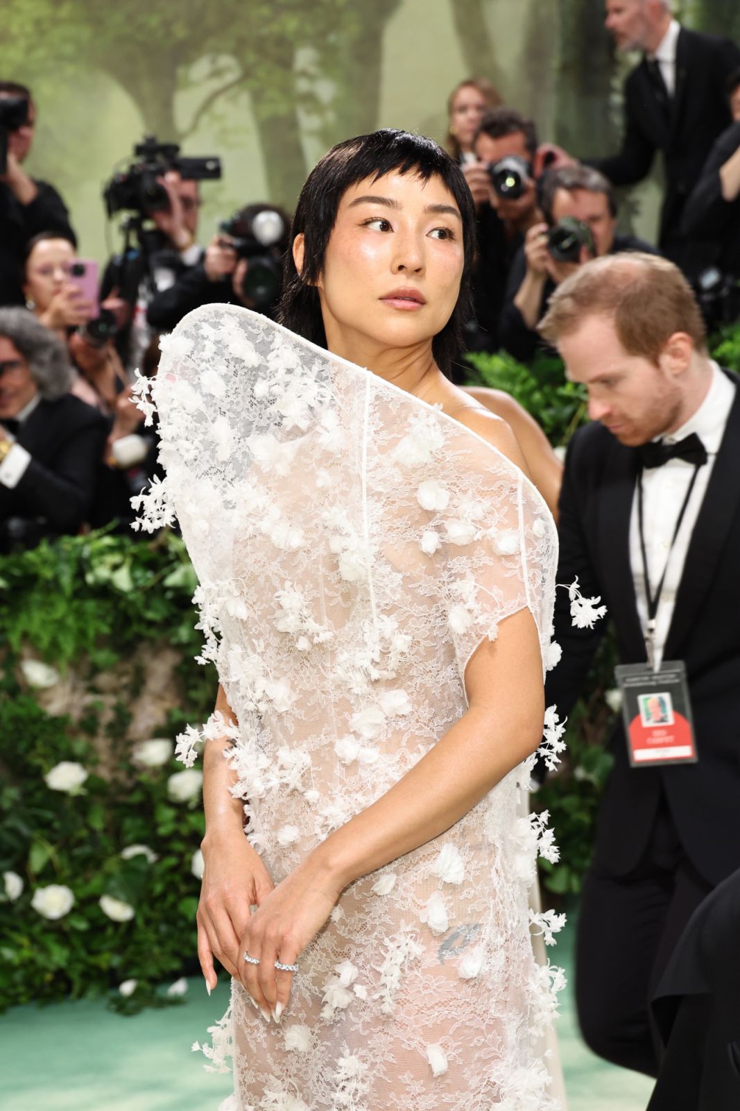 Greta Lee wears De Beers rings (Photo: courtesy of Jamie McCarthy/Getty Images)