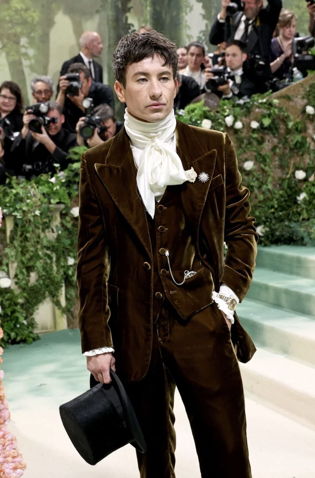 Barry Keoghan ในชุดจาก Burberry และนาฬิกา Omega ที่งาน Met Gala 2024 (ภาพ: Getty Images)