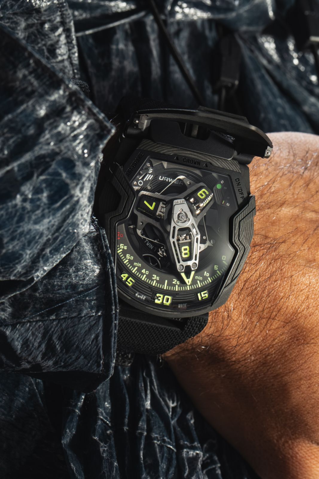 URWERK UR-230 “Eagle”