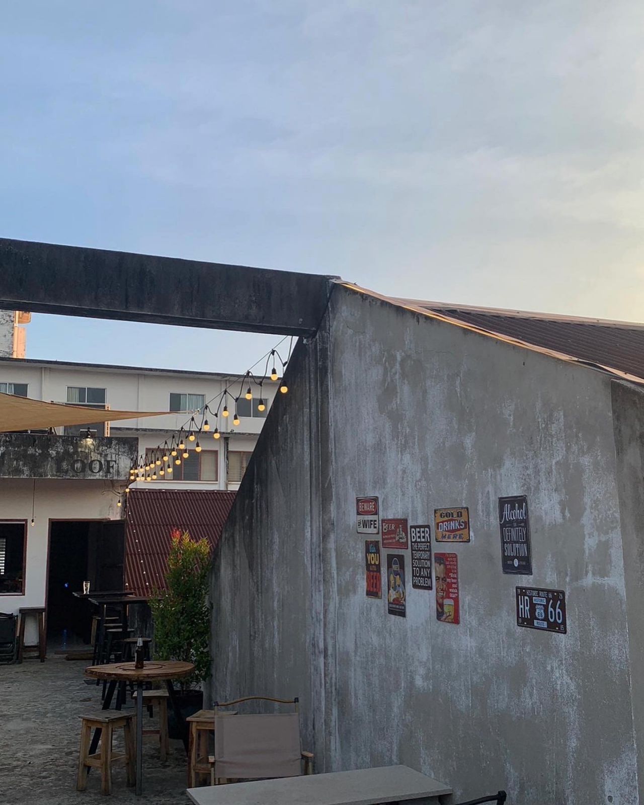 รู้ฟท้อปบาร์ The Loof Bar & Co ย่านเมืองเก่าภูเก็ต