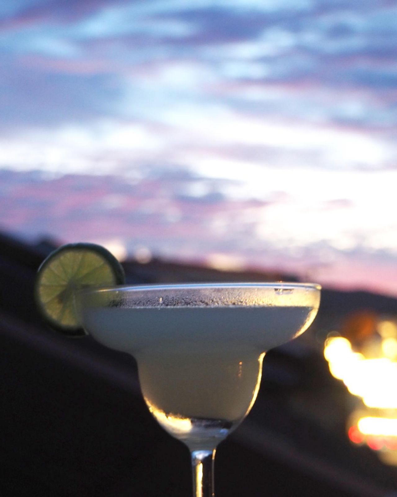รู้ฟท้อปบาร์ The Loof Bar & Co ย่านเมืองเก่าภูเก็ต
