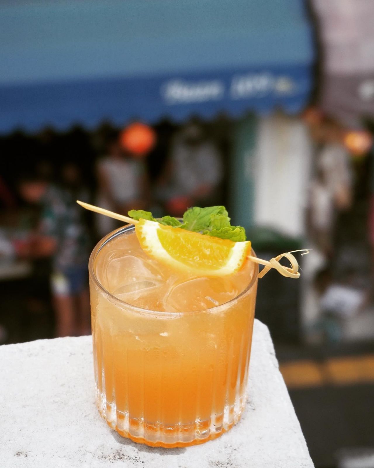 รู้ฟท้อปบาร์ The Loof Bar & Co ย่านเมืองเก่าภูเก็ต