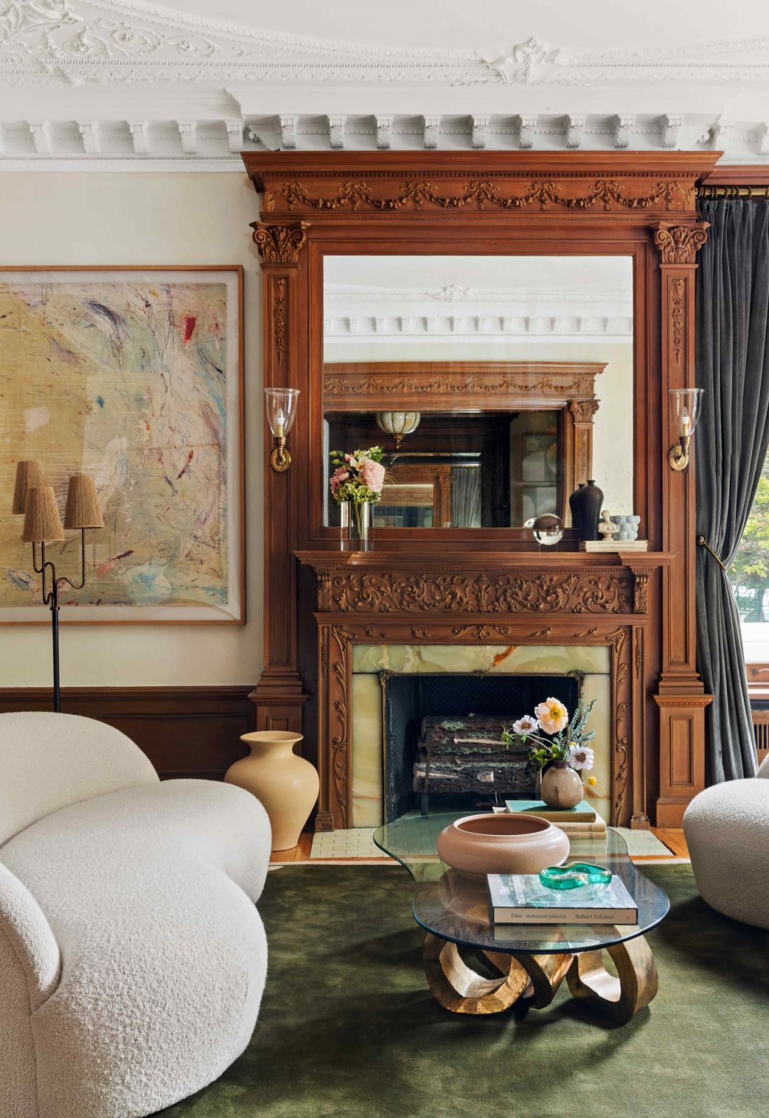 Curved furnishing mimic the ornate ceiling