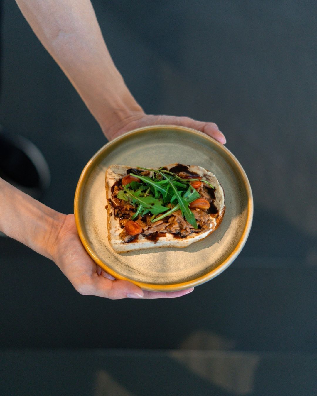 Sourdough toast with ricotta and braised beef (Photo: Instagram / @ampcafe_my)