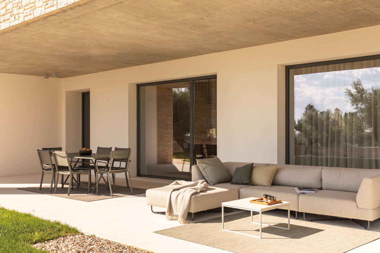 This outdoor space takes on a convivial air with its lounge-like seating arrangement