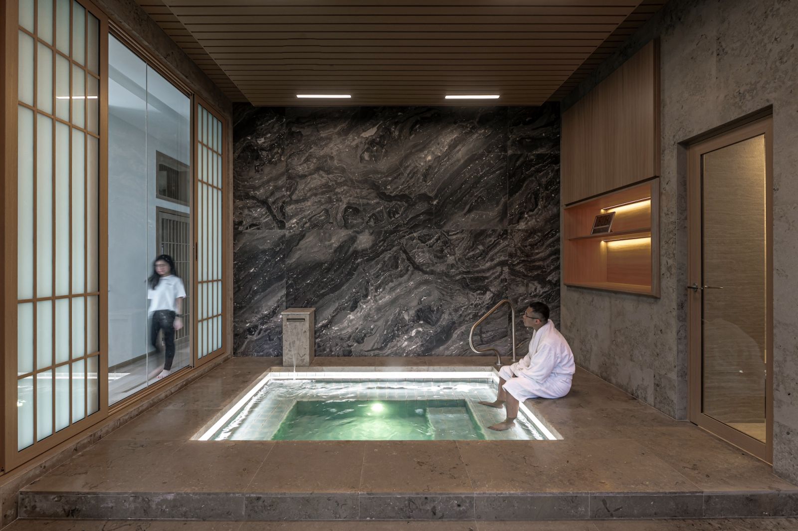 A Japanese-style family onsen is incorporated into the first floor of the house and is used as a family activity regularly