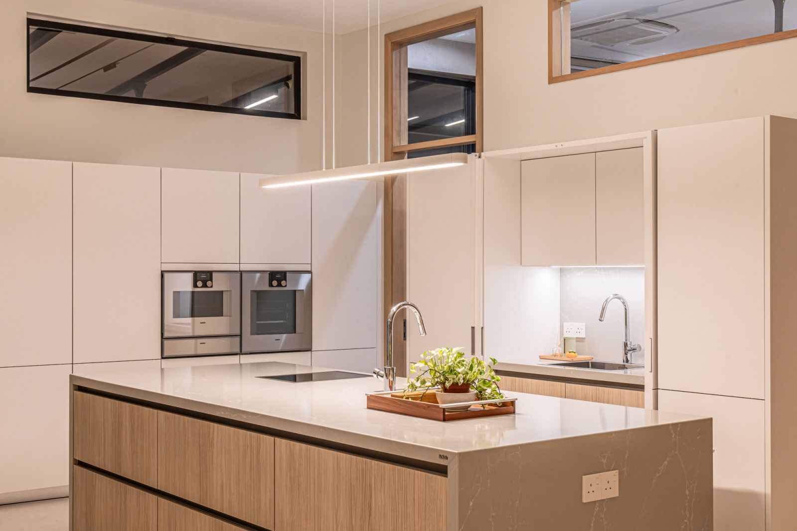 Fillet walls and rounded off corners flow from corridors to rooms and open spaces