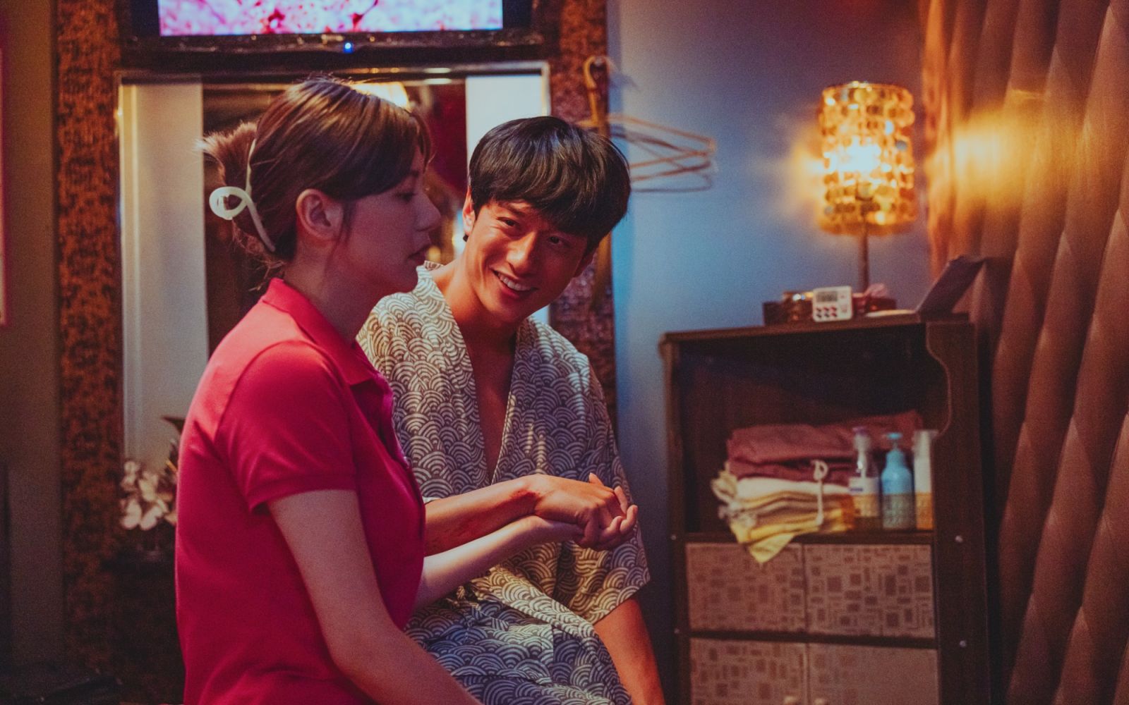 劉俊謙與郭雪芙合作,出演Netflix 台劑《此時此刻》,飾演一名患有弱聽的外送員。(Photo: IG@atthemoment)