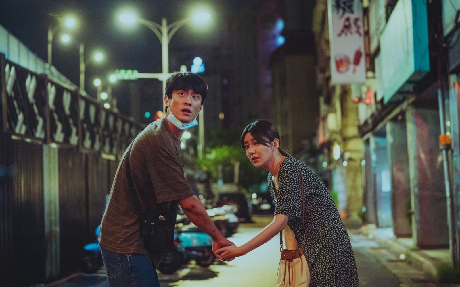 劉俊謙與郭雪芙合作,出演Netflix 台劑《此時此刻》,飾演一名患有弱聽的外送員。(Photo: IG@atthemoment)