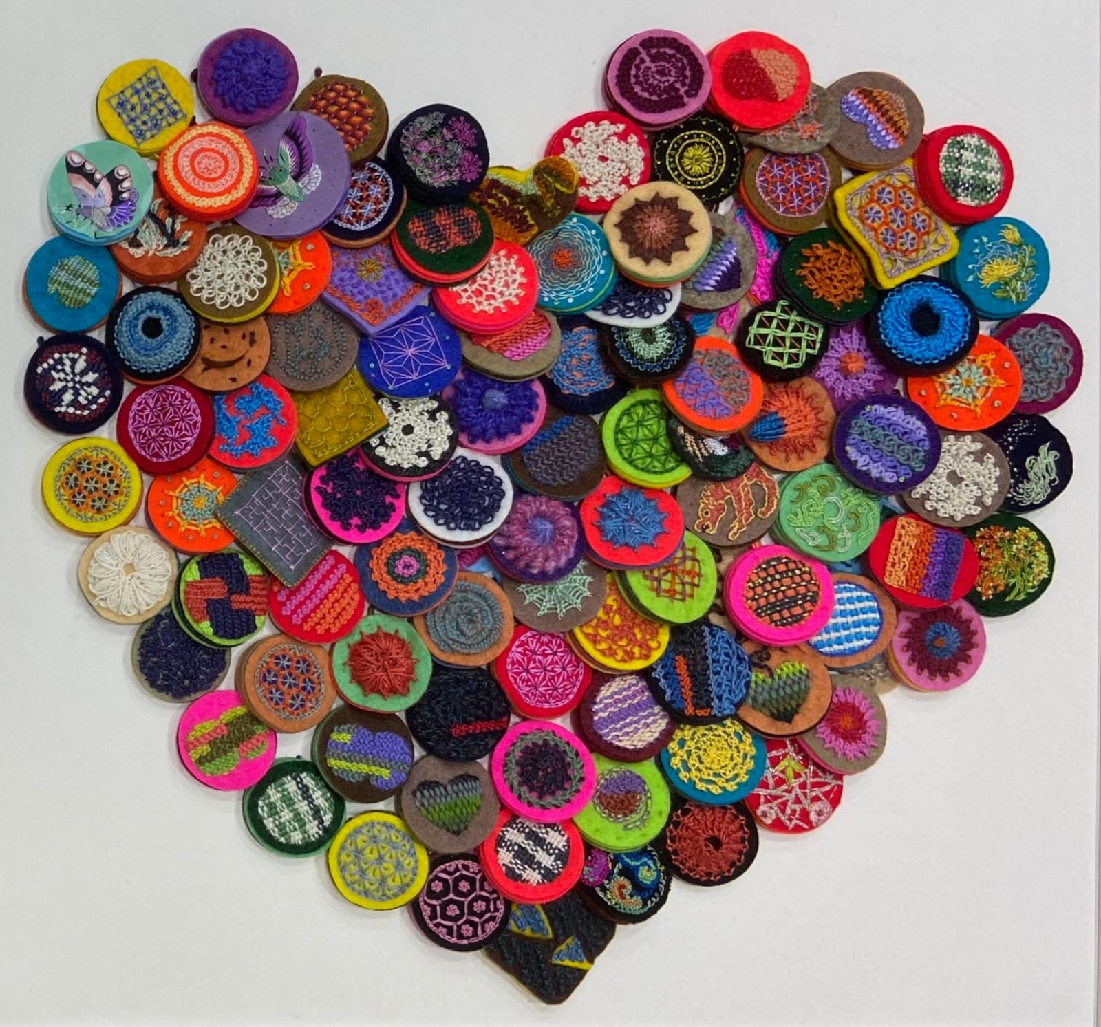 粘碧華透過研究刺繡的歷史,創造出「刺繡小餅乾」這樣新穎的概念。(Photo: 粘碧華)