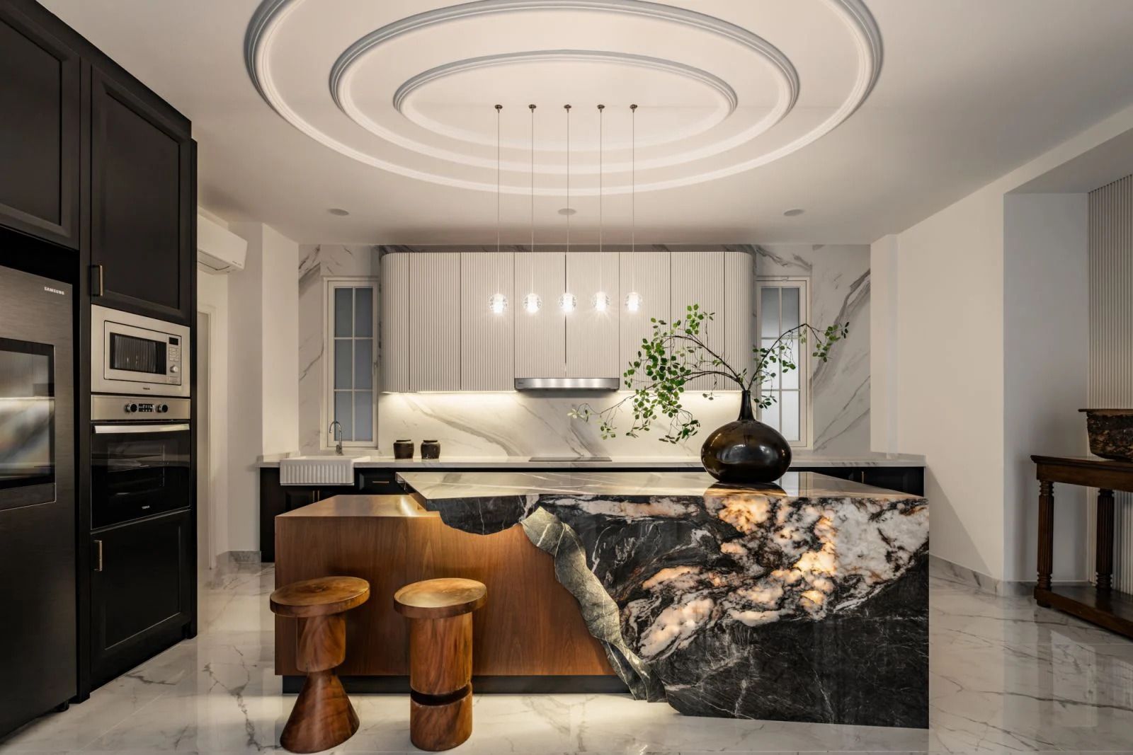 The luminous single-piece quartzite marble island in the dry kitchen adds drama (Photo: The Space Storyteller)