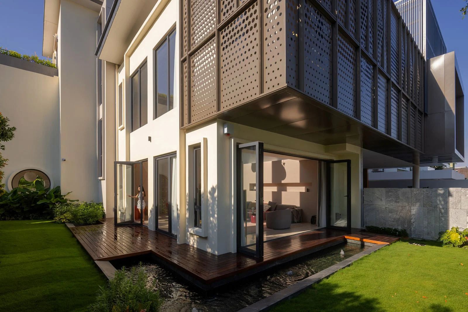 Curated landscape with feng shui-adhered water features (Photo: Lawrence Choo)