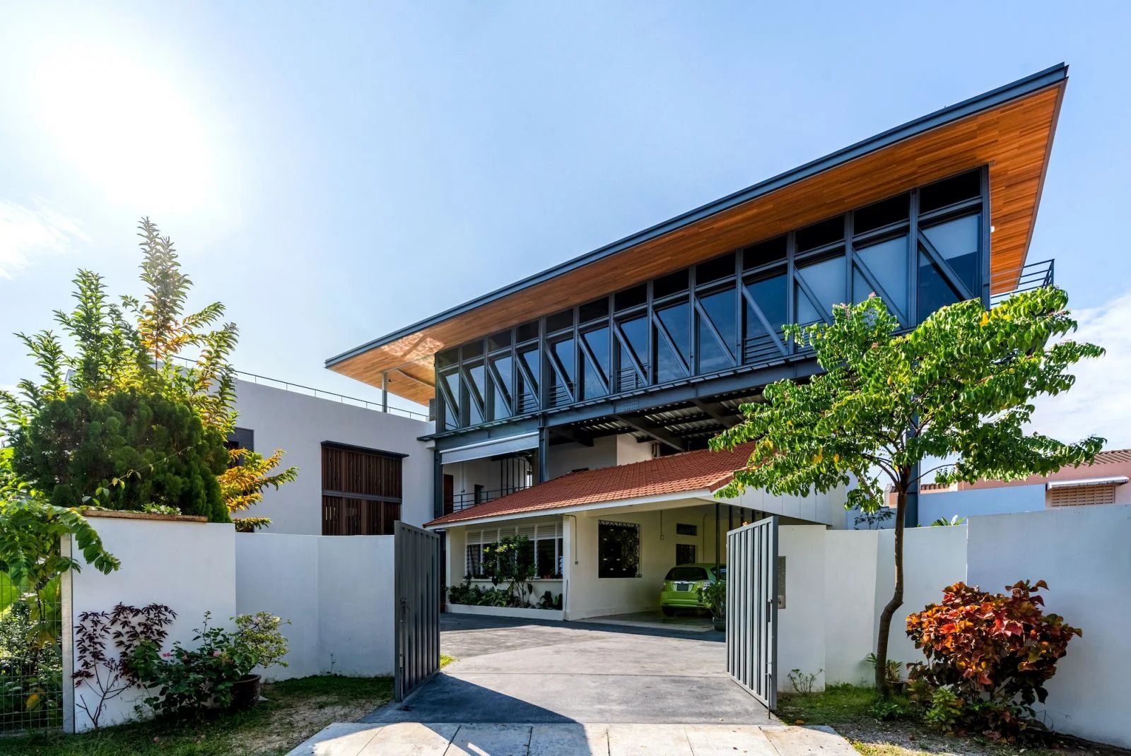 The striking Vierendeel truss roof overhang (Photo: Lin Ho)