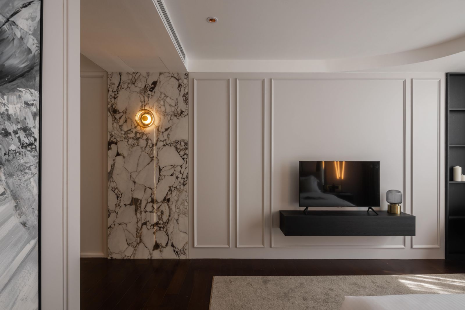 Subtle elements of classic wainscoting, rose gold accents and marble (Photo: Pixelaw Photography)
