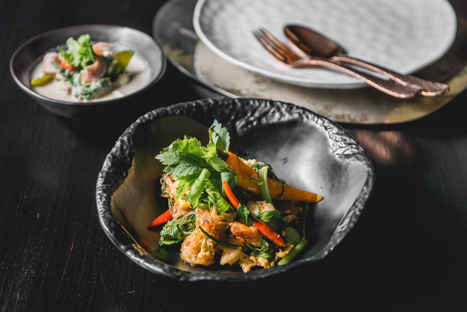 ผัดสามชั้น ร้านโบ.ลาน การทำอาหารที่ผูกพันกับผืนดินและผู้คน พร้อมเป็นร้านอาหารที่เน้นความยั่งยืน