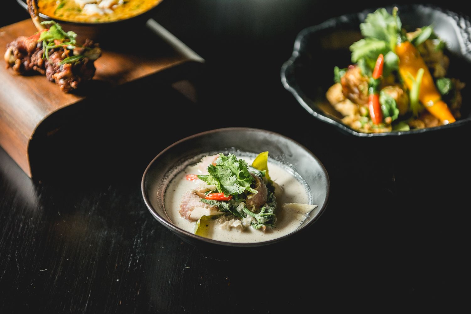 ต้มกระทิหน่อไม้คอหมูย่าง (Dtom ka ti nor mai kor moo yang) ร้านโบ.ลาน การทำอาหารที่ผูกพันกับผืนดินและผู้คน พร้อมเป็นร้านอาหารที่เน้นความยั่งยืน