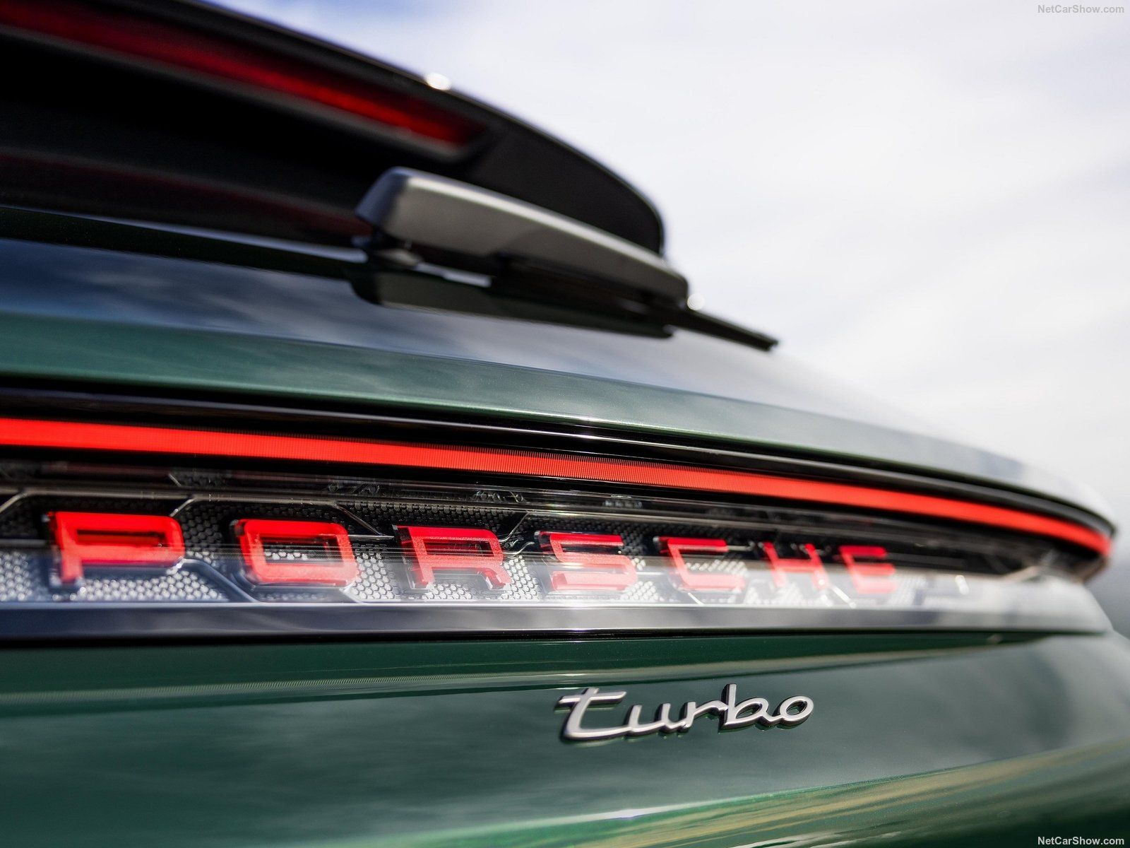 Porsche Taycan Turbo S Cross Turismo