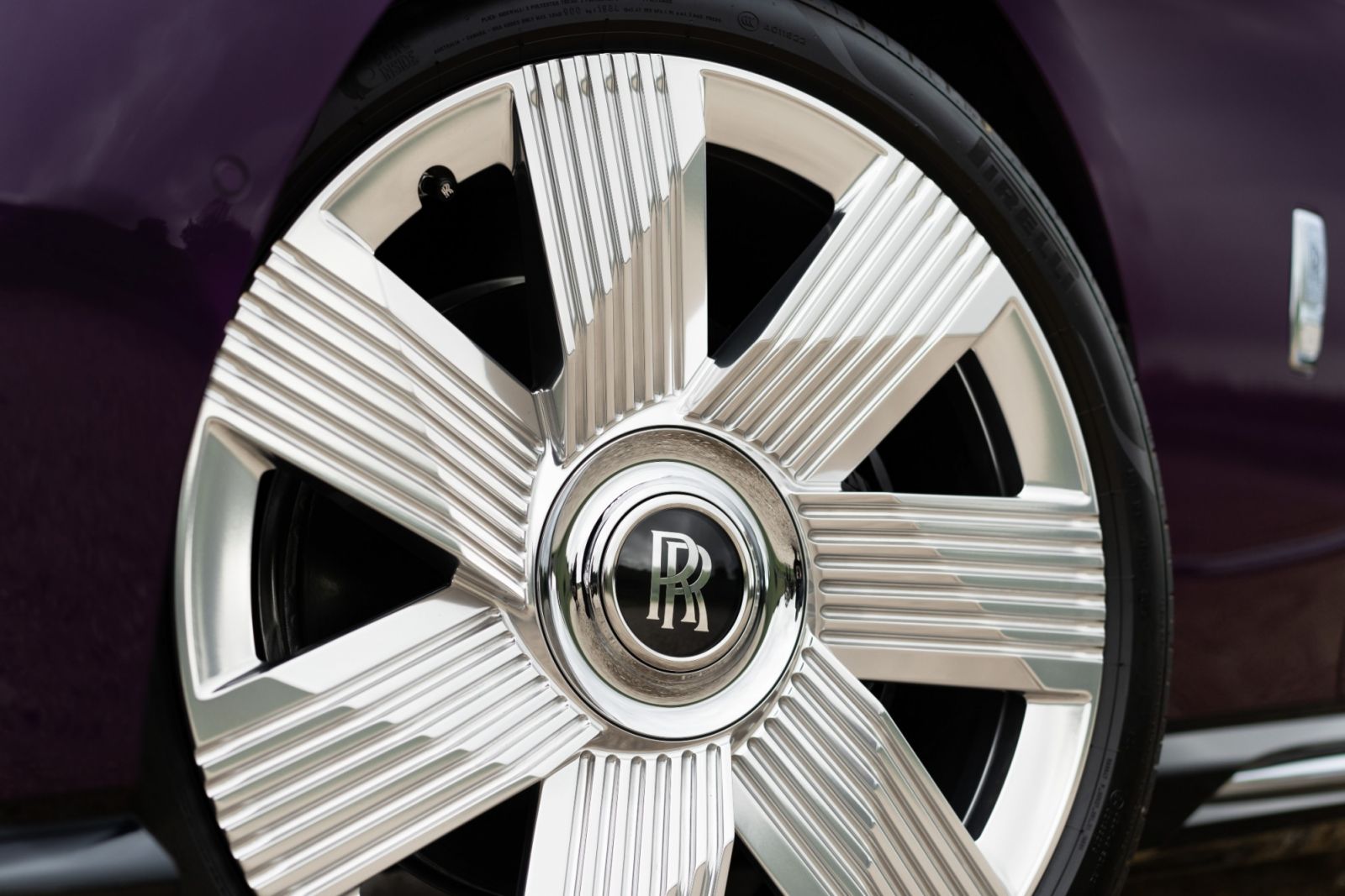 Rolls-Royce Ultra-Luxury Electric Super Coupé ยนตรกรรมสุดหรูพลังไฟฟ้า 100 เปอร์เซ็นต์